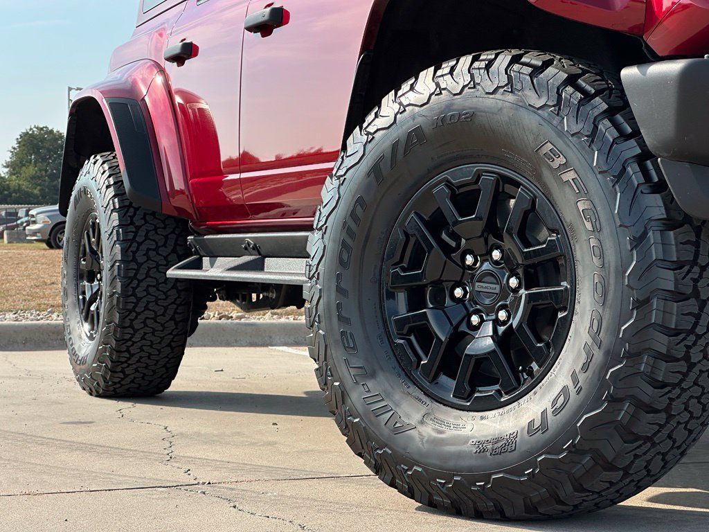Used 2025 Ford Bronco Raptor AWD/4WD image 2