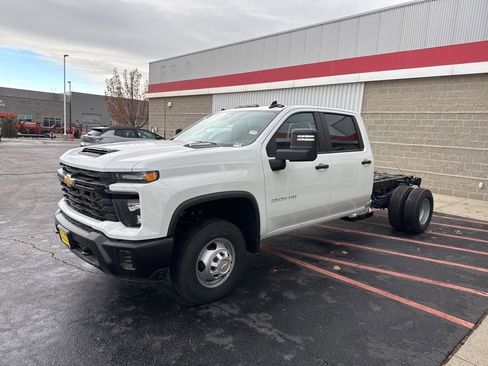 New 2025 Chevrolet Silverado 3500 W/T w/ WT Convenience Package image 2