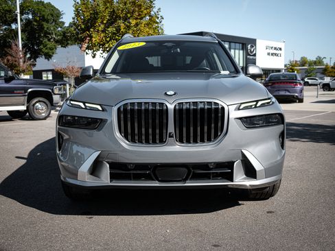 Used 2023 BMW X7 xDrive40i image 3