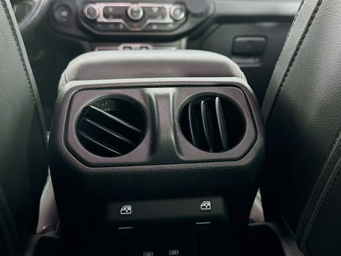 Used 2022 Jeep Wrangler Sahara image 27