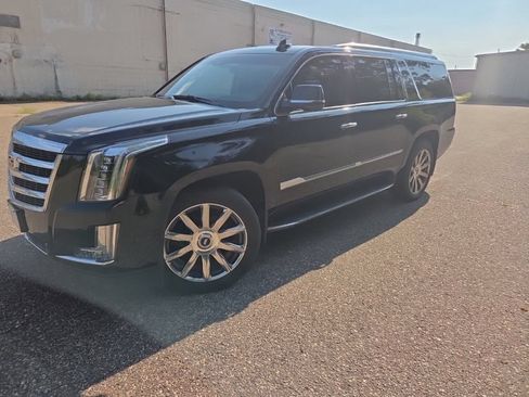 Used 2019 Cadillac Escalade ESV Luxury AWD/4WD image 8