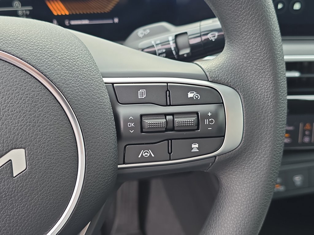 New 2026 Kia K5 LXS FWD image 30