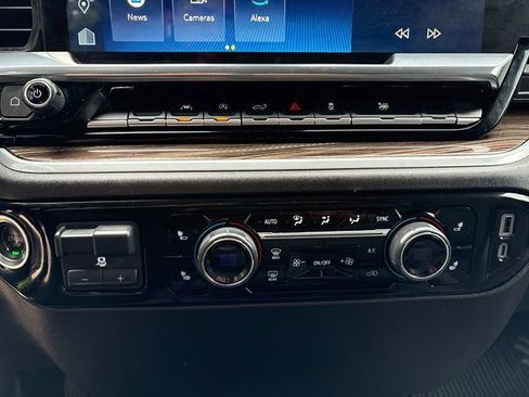 Certified 2025 Chevrolet Silverado 1500 LT AWD/4WD image 32