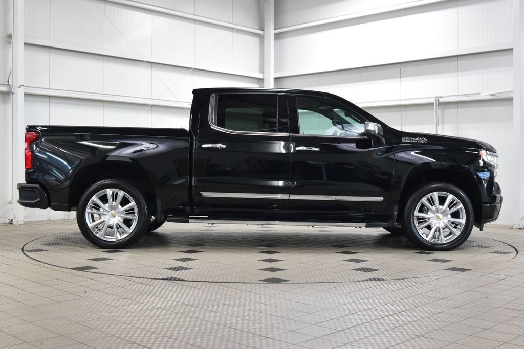Used 2023 Chevrolet Silverado 1500 High Country w/ High Country Premium Package AWD/4WD image 9