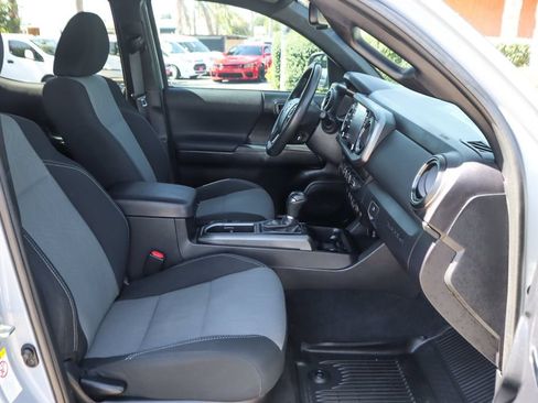 Used 2020 Toyota Tacoma TRD Off-Road AWD/4WD image 39