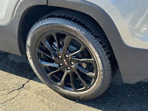 Used 2023 GMC Terrain SLT w/ Elevation Edition FWD image 4