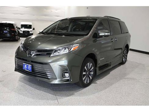 Used 2020 Toyota Sienna Limited Premium FWD image 10