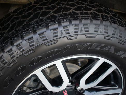 Certified 2025 GMC Sierra 1500 AT4 w/ AT4 Premium Package image 32