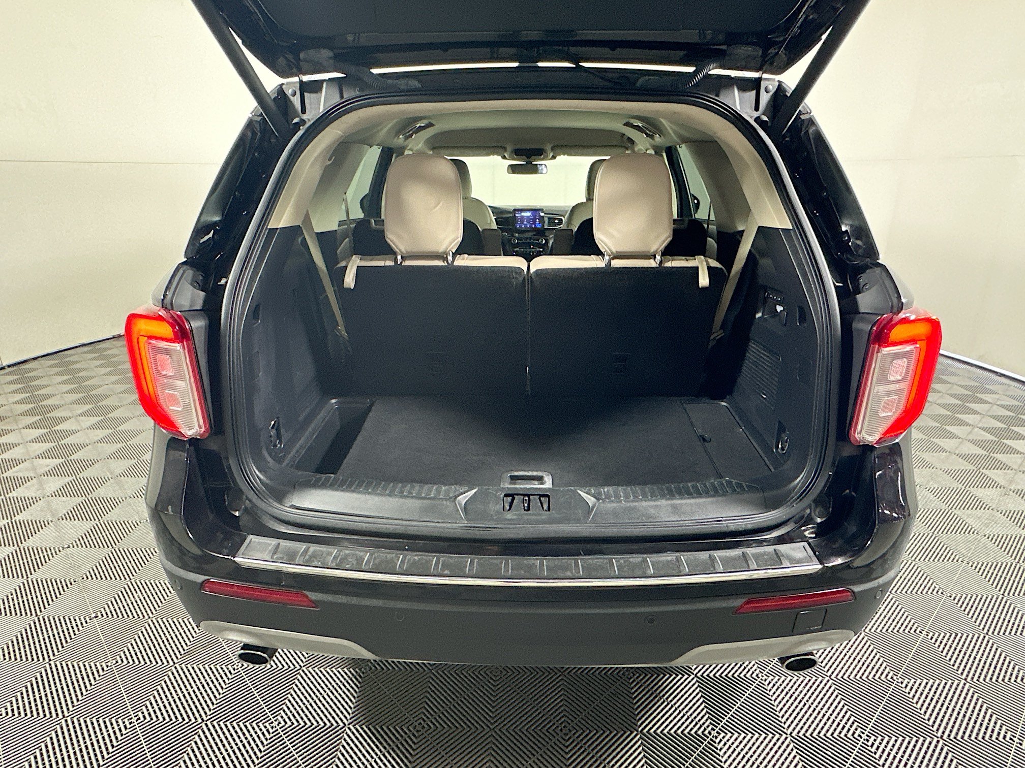 Used 2022 Ford Explorer Limited w/ Equipment Group 301A RWD image 31