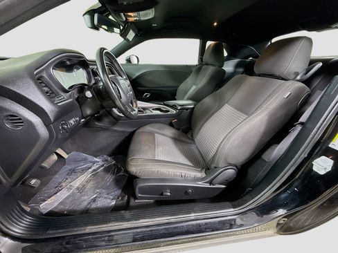 Used 2022 Dodge Challenger SXT image 22