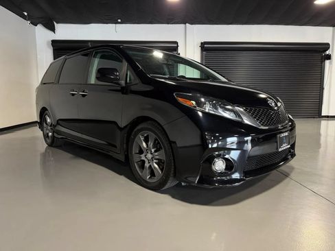 Used 2015 Toyota Sienna SE Premium FWD image 3