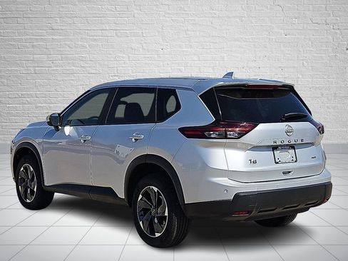 Used 2025 Nissan Rogue SV AWD/4WD image 3
