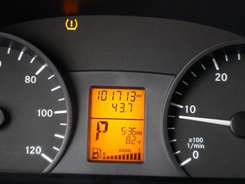 Used 2018 Mercedes-Benz Sprinter 2500 image 41