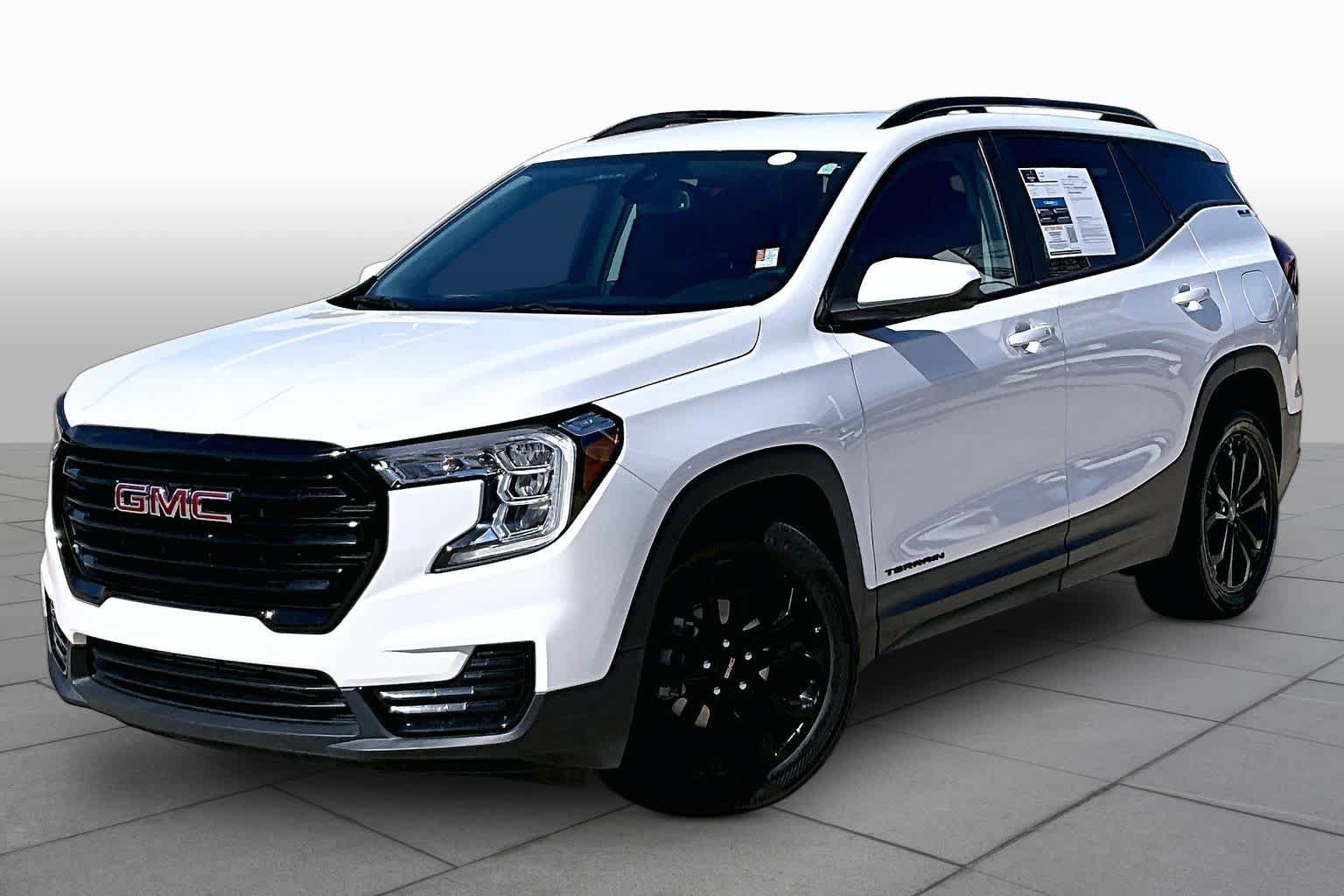 Used 2022 GMC Terrain SLE w/ Driver Convenience Package FWD image 2