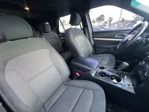 Used 2016 Ford Explorer XLT image 28