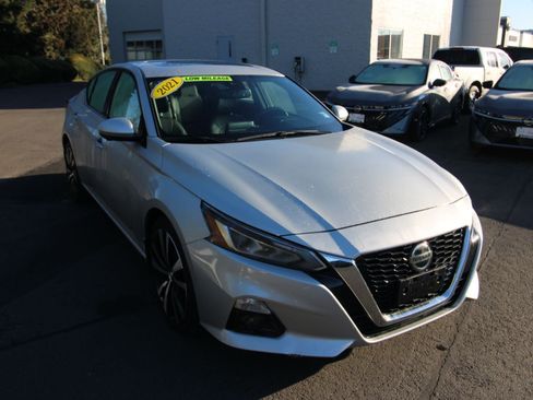 Used 2021 Nissan Altima 2.5 Platinum image 1