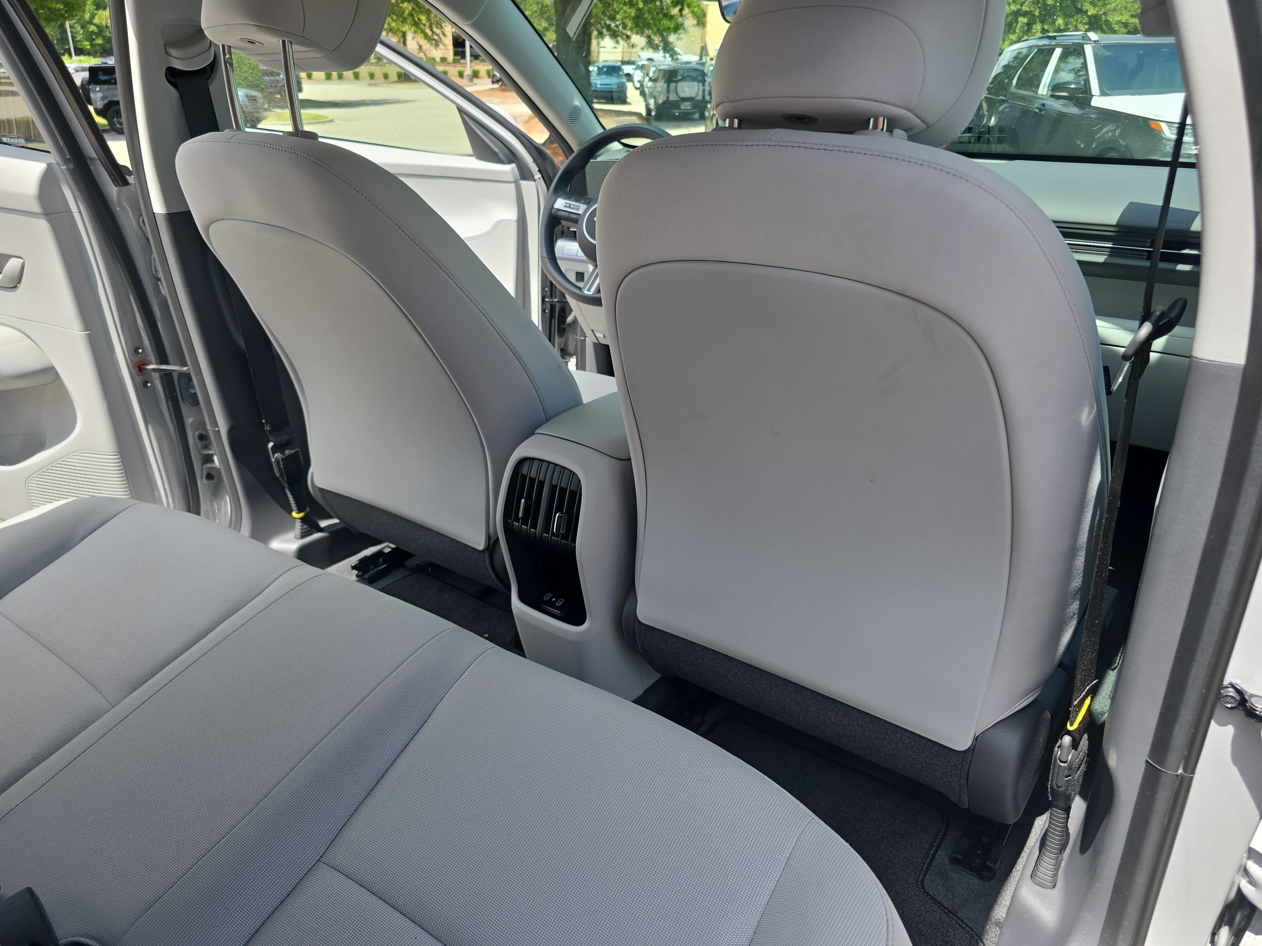 Used 2025 Hyundai Kona SEL FWD image 11
