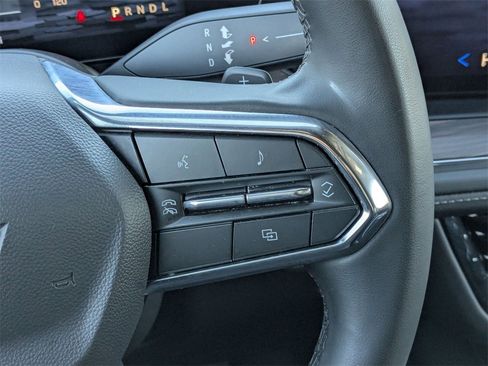 Used 2025 Chevrolet Suburban Z71 image 20