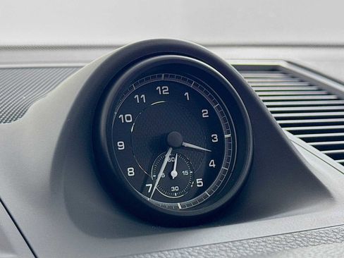 New 2026 Porsche Macan image 17