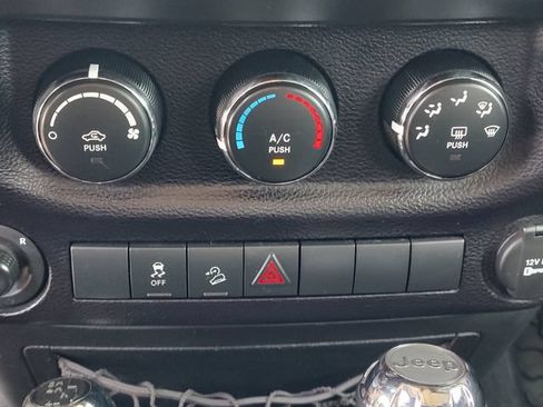 Used 2016 Jeep Wrangler Sport AWD/4WD image 16