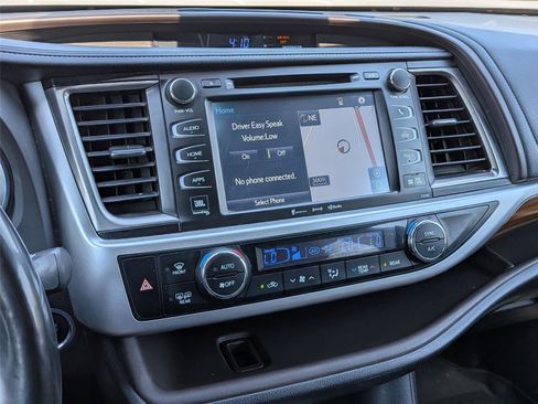 Used 2018 Toyota Highlander Limited Platinum AWD/4WD image 12