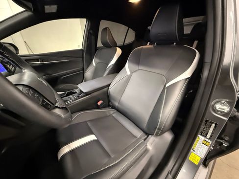 Used 2025 Toyota Camry SE w/ Convenience Package FWD image 20