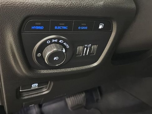 Used 2023 Jeep Grand Cherokee Overland w/ Advanced Protech Group III AWD/4WD image 17