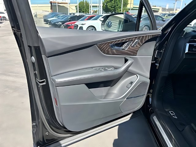 Used 2022 Audi Q7 3.0T Prestige AWD/4WD image 24