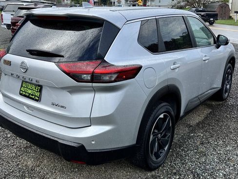 Used 2024 Nissan Rogue SV AWD/4WD image 9