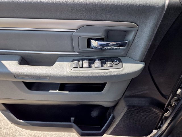 Used 2020 RAM 1500 Classic SLT RWD image 22