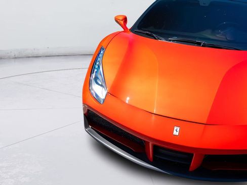Used 2017 Ferrari 488 GTB RWD image 14