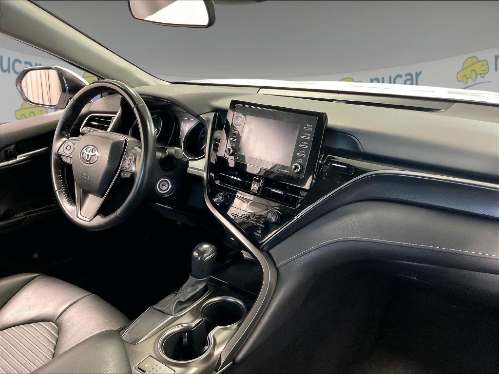 Used 2021 Toyota Camry SE w/ Cold Weather Package FWD image 14