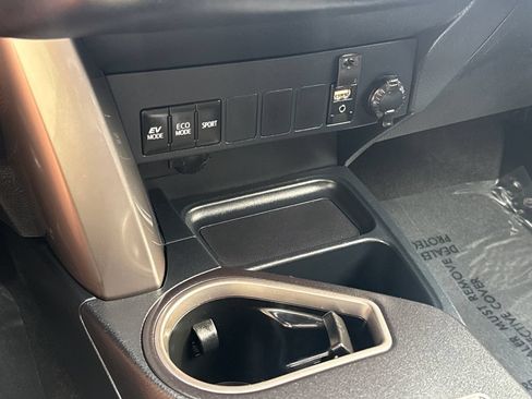 Used 2016 Toyota RAV4 XLE AWD/4WD image 26