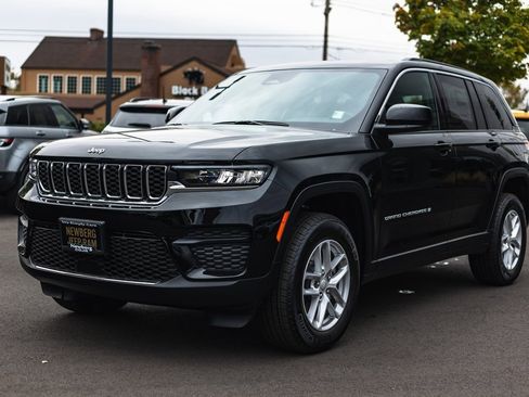 New 2025 Jeep Grand Cherokee Laredo X w/ Luxury Tech Group I image 4