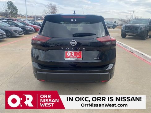Used 2024 Nissan Rogue S image 4