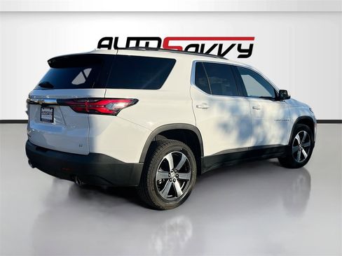 Used 2023 Chevrolet Traverse LT w/ LT Premium Package image 7