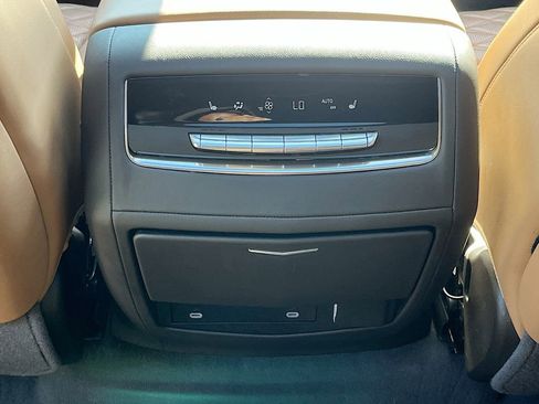 Used 2023 Cadillac Escalade Premium Luxury image 33