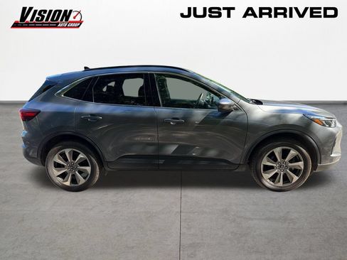 Used 2025 Ford Escape Platinum AWD/4WD image 4