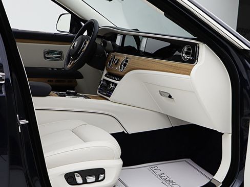 Used 2025 Rolls-Royce Ghost AWD/4WD image 40