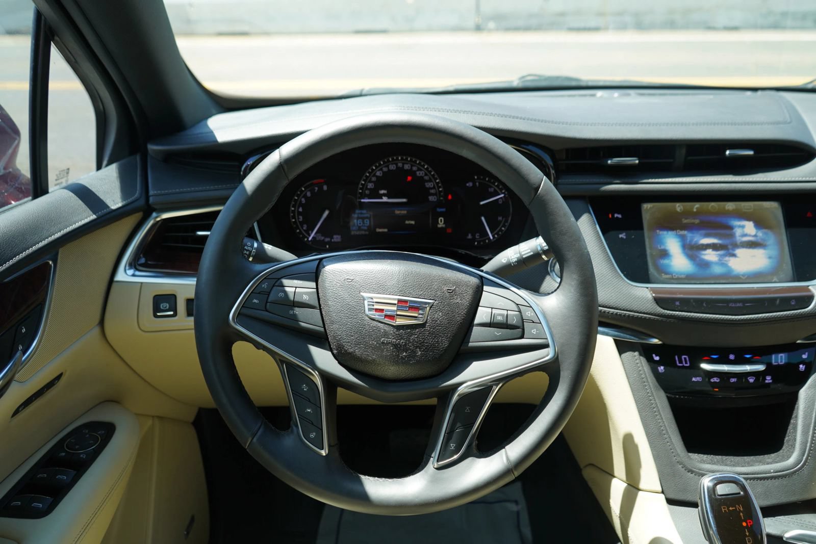 Used 2017 Cadillac XT5 Premium Luxury w/ Driver Assist Package FWD image 17