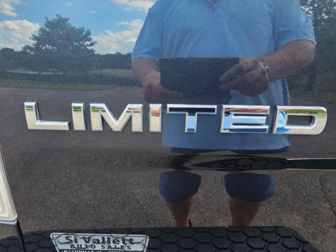 Used 2015 RAM 2500 Limited AWD/4WD image 17
