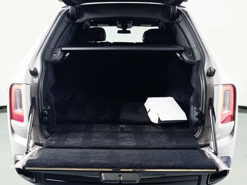 Used 2024 Rolls-Royce Cullinan Black Badge image 59