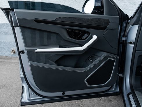 Used 2025 Lamborghini Urus SE image 24