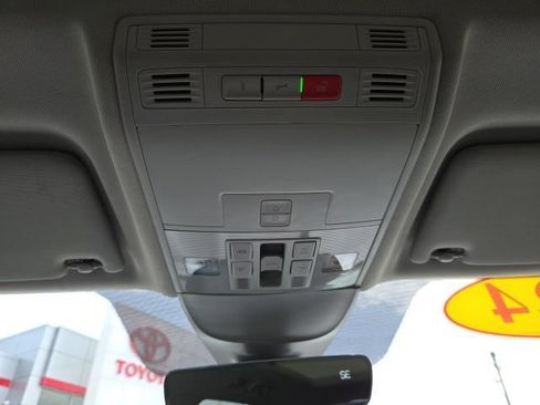 Certified 2024 Volkswagen Taos SE FWD image 22