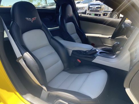 Used 2007 Chevrolet Corvette Coupe w/ Preferred Equipment Group RWD image 13