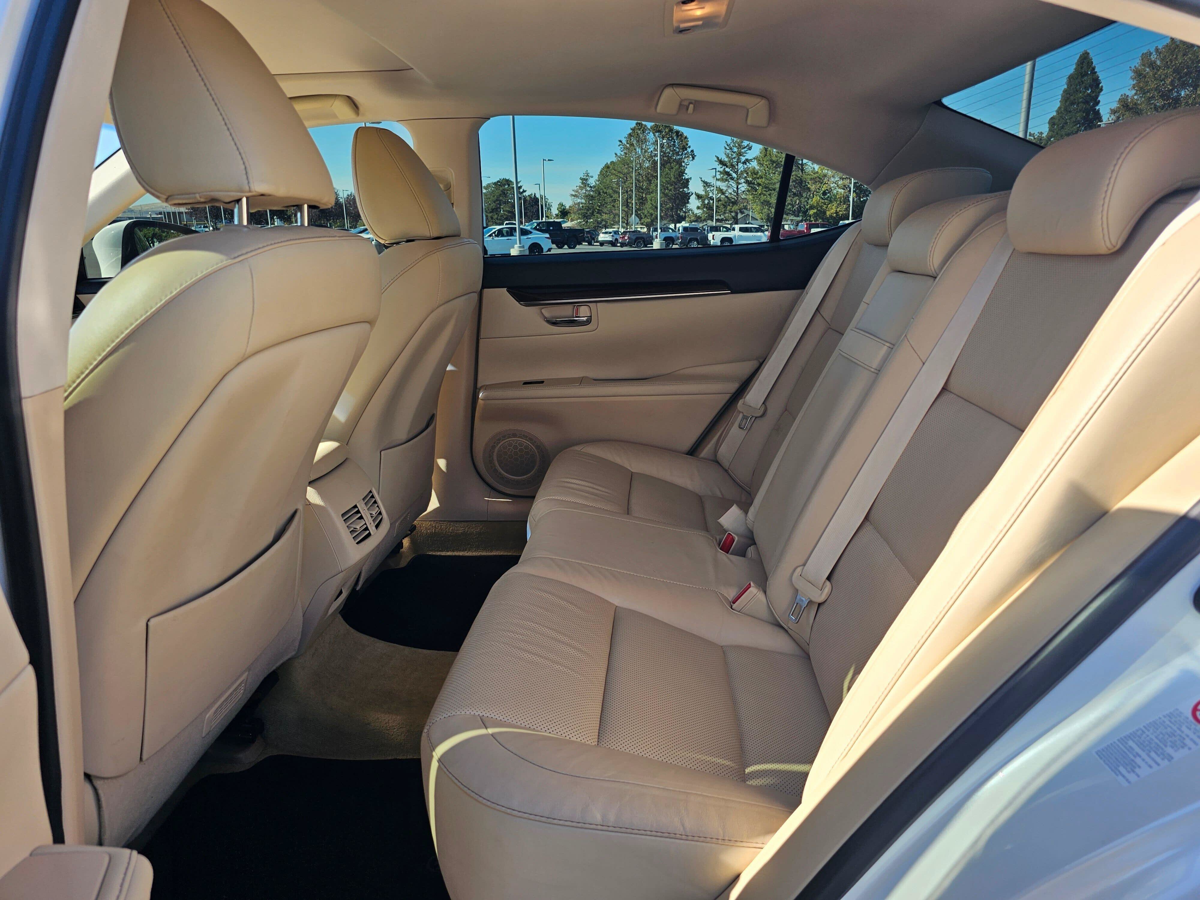 Used 2015 Lexus ES 350 w/ Luxury Package FWD image 17