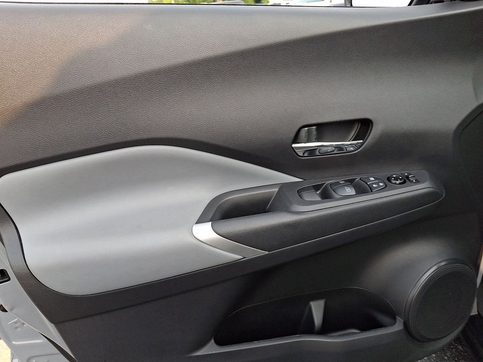 Used 2023 Nissan Kicks SR w/ SR Premium Package FWD image 13
