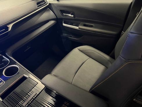 Certified 2025 Toyota Sienna XLE Woodland Edition image 11