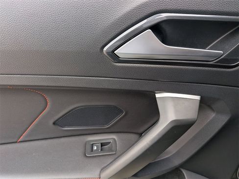 Used 2024 Volkswagen Tiguan SE image 23