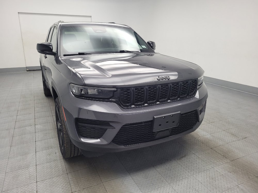 Used 2023 Jeep Grand Cherokee Altitude AWD/4WD image 14